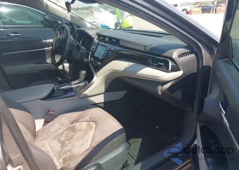 2019 Toyota Camry Le z USA, uszkodzony, nr VIN 4T1B11HK2KU226582